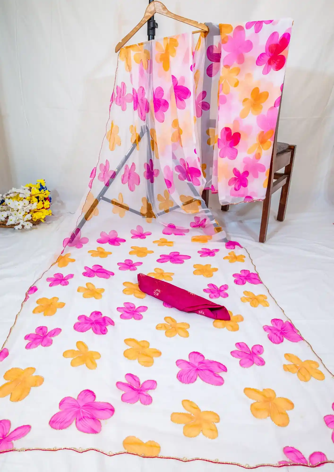 Off White Georgette Handwork Saree with Floral Print & Elegant Flower Detailing - Image 4