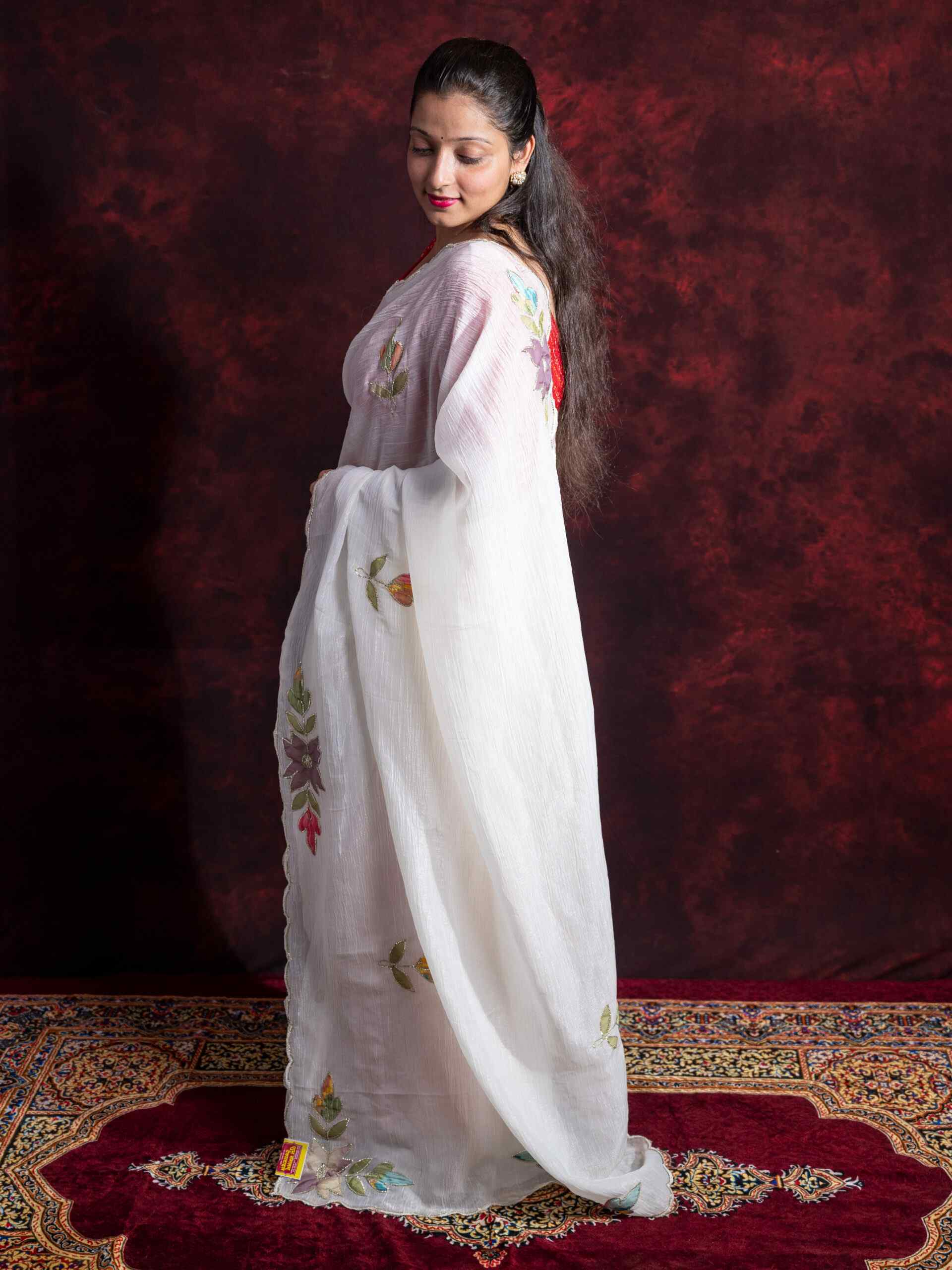 Off-White Carnchi Fabric Saree with Floral Embroidery Flower Design - Image 4