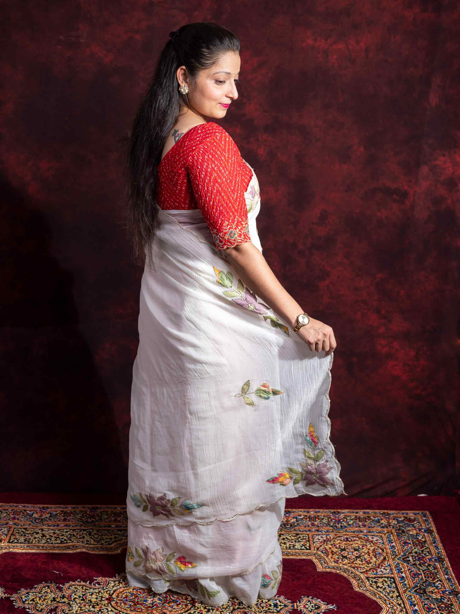 Off-White Carnchi Fabric Saree with Floral Embroidery Flower Design - Image 2