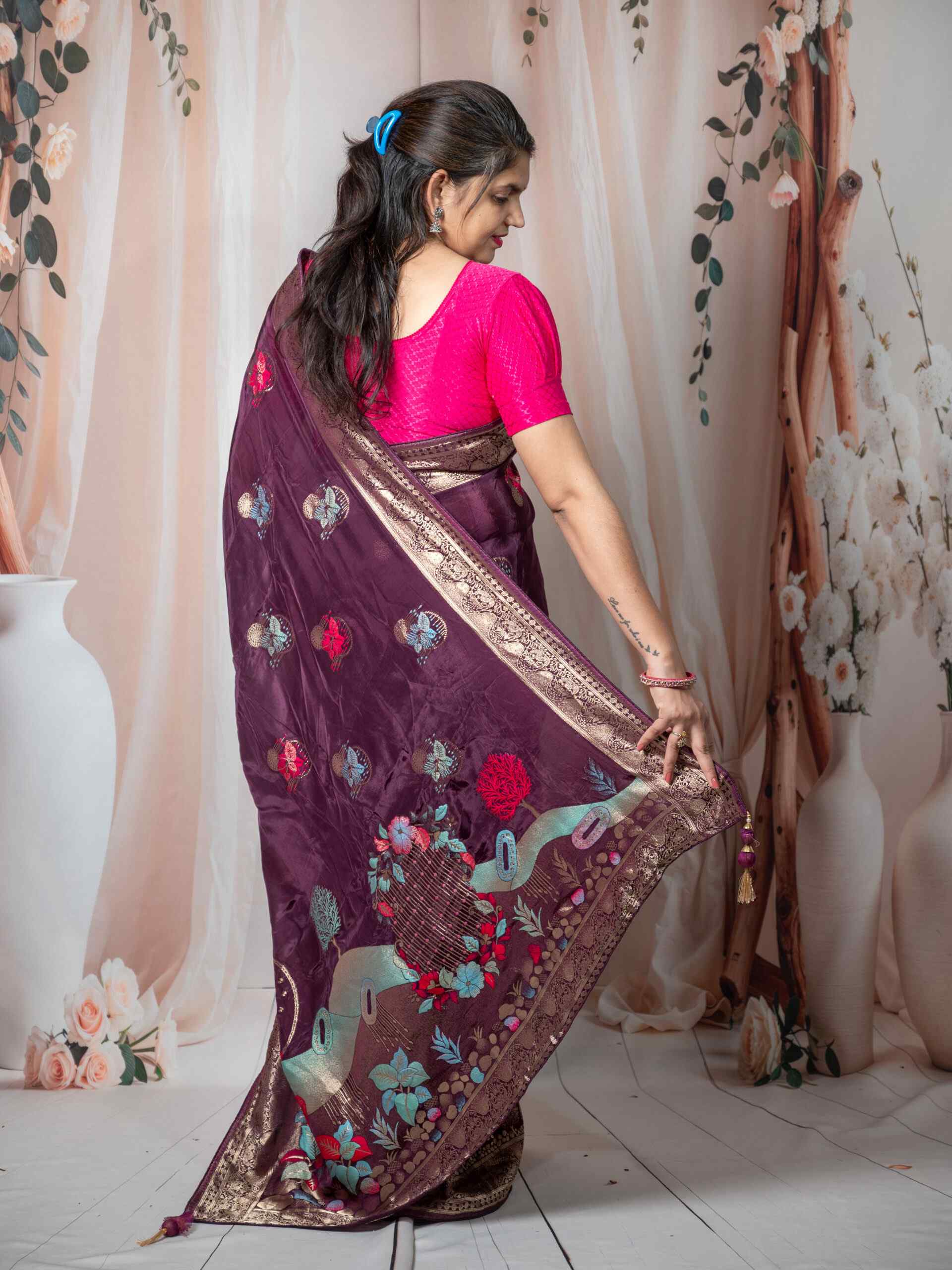Royal Wine Pure Dola Silk Saree with Banarasi Pattern & Zari Weaving Work - Image 5