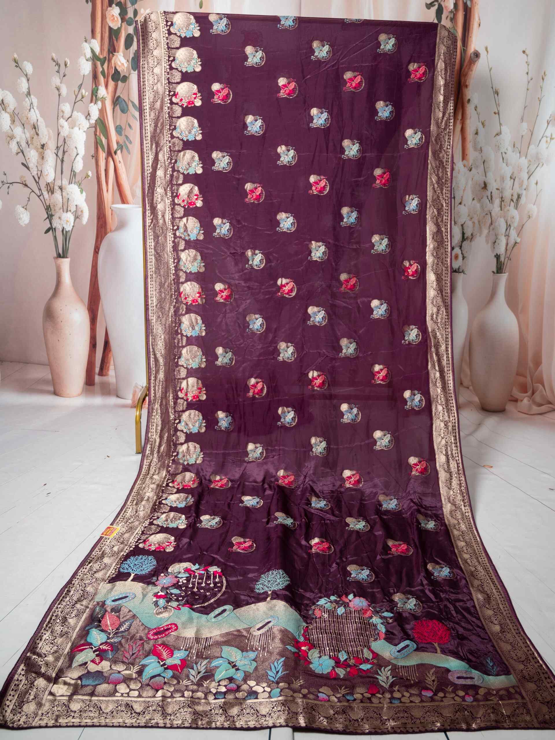 Royal Wine Pure Dola Silk Saree with Banarasi Pattern & Zari Weaving Work - Image 7