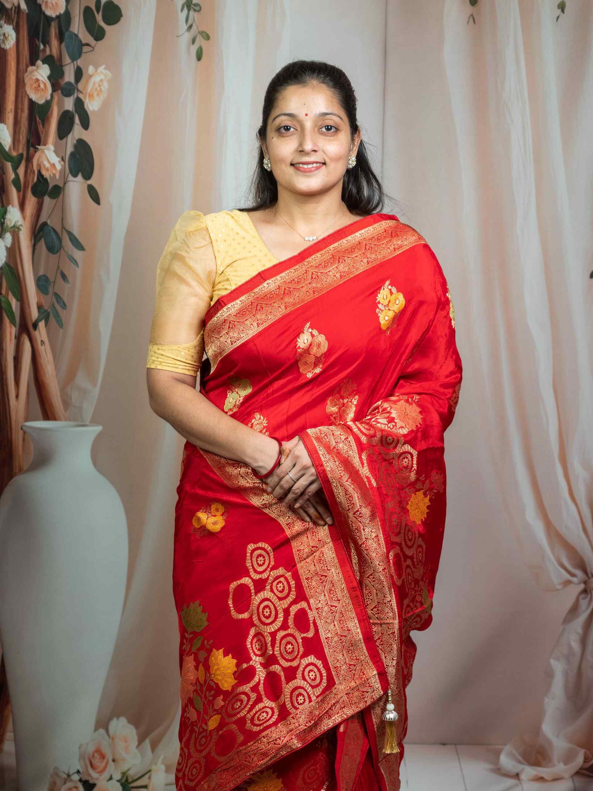 Red Dola Silk Banarasi Zari Weaving Saree - Image 3